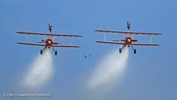 Breitling Wingwalkers at the Roaring 20s - 4 (thumbnail)